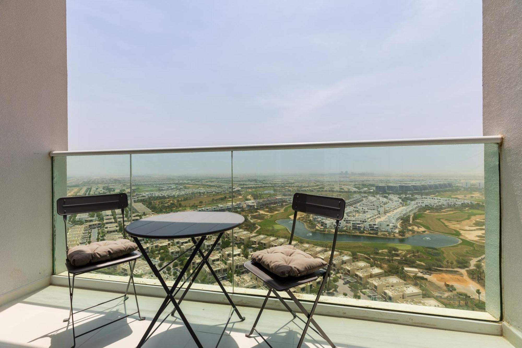 Waves - Elegant 28Th Floor Studio In Carson A, Damac Hills Lejlighed Dubai Eksteriør billede